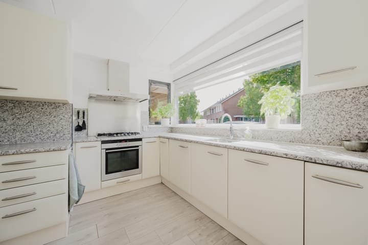 Foto 19 van Jan van Almondestraat 58