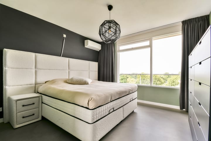 Photo 9 of Passage 206