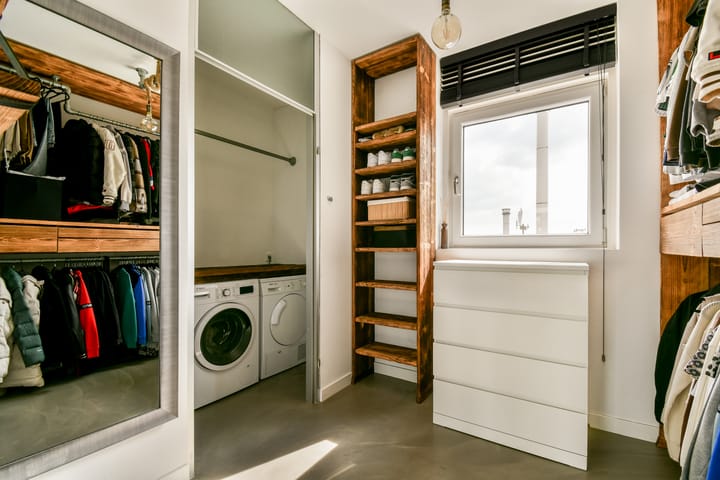 Photo 12 of Passage 206