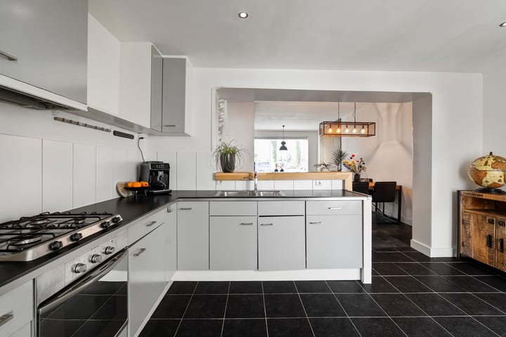 Foto 11 van Parallelweg 81