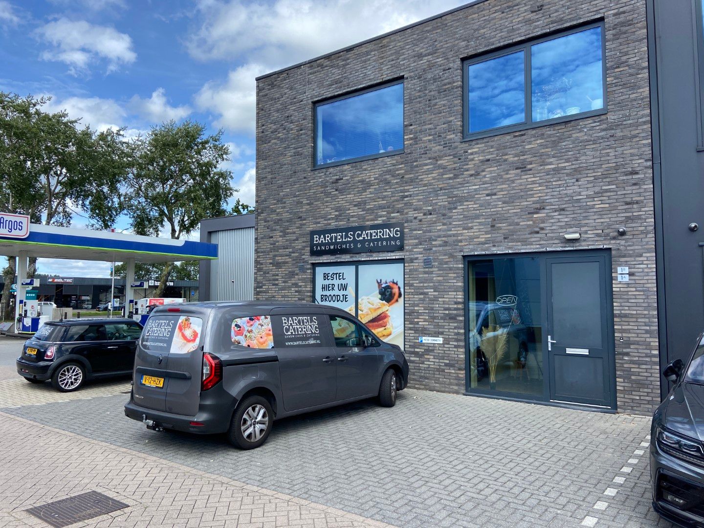 Bekijk foto 2 van Pieter Zeemanstraat 1