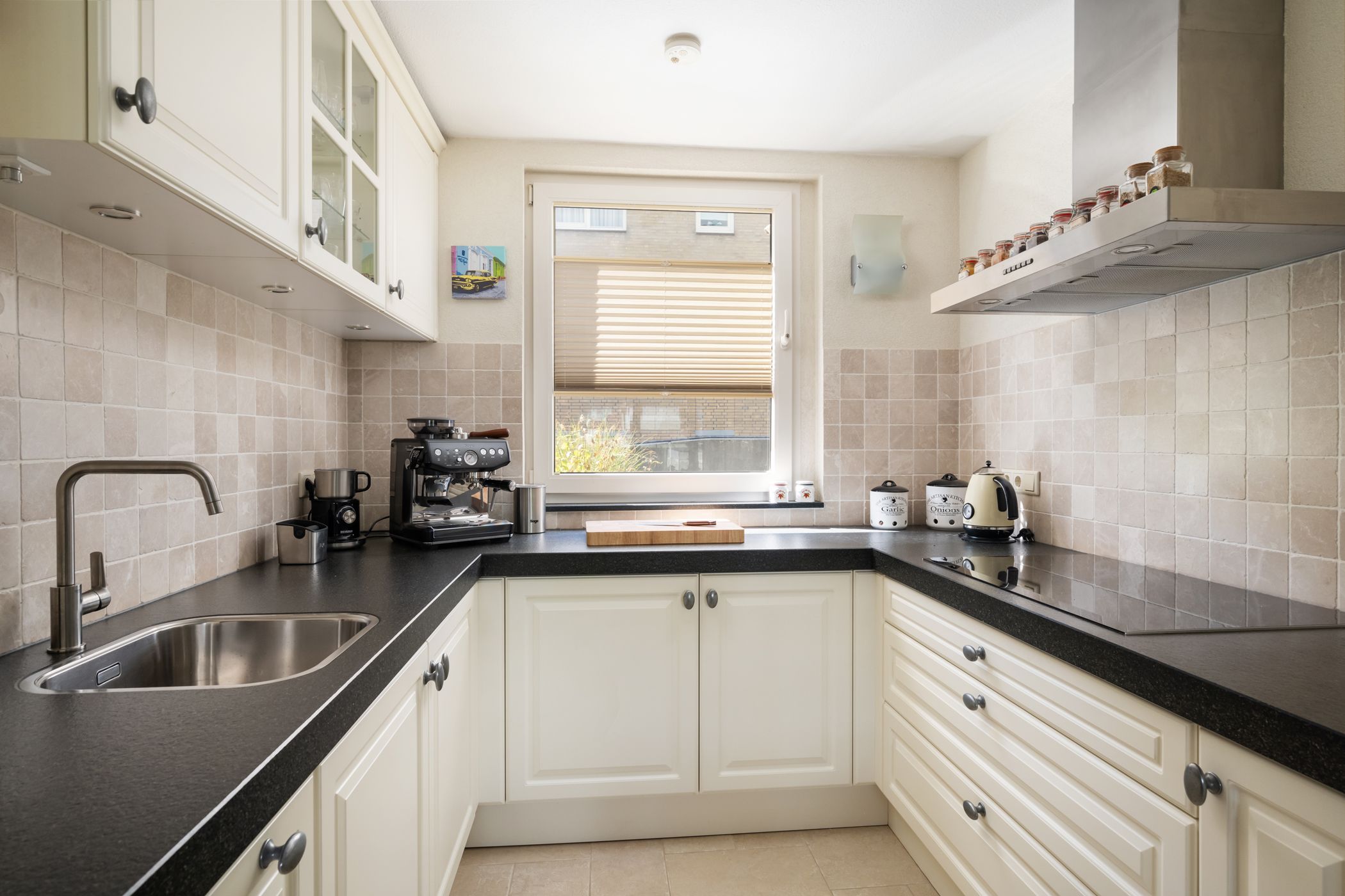 Foto 9 van Henry Moorepassage 41