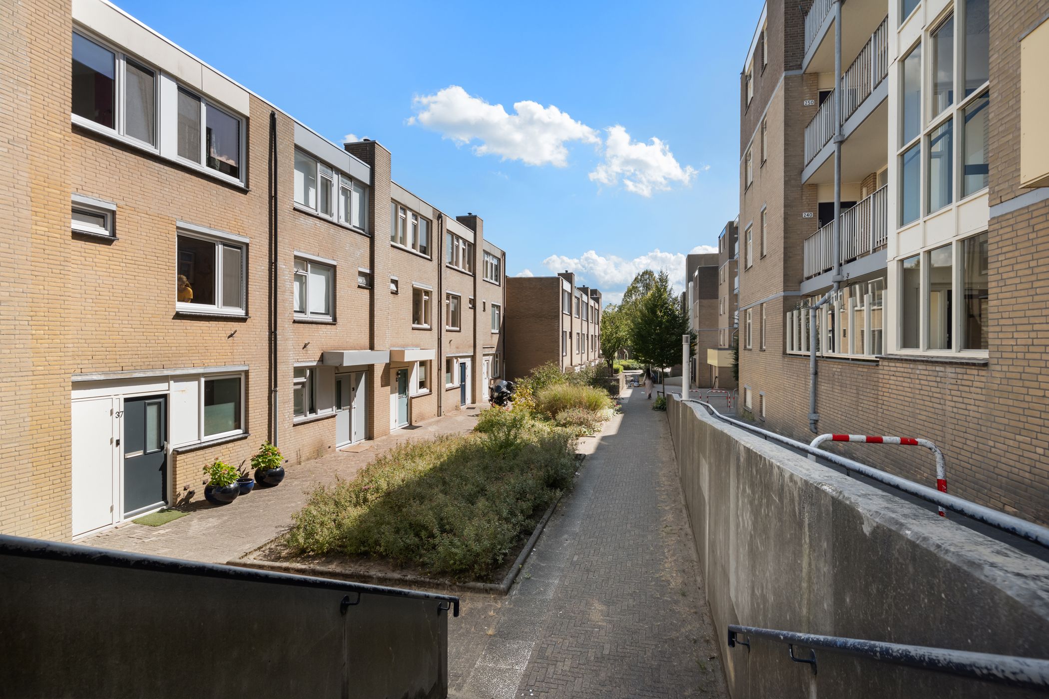 Foto 27 van Henry Moorepassage 41