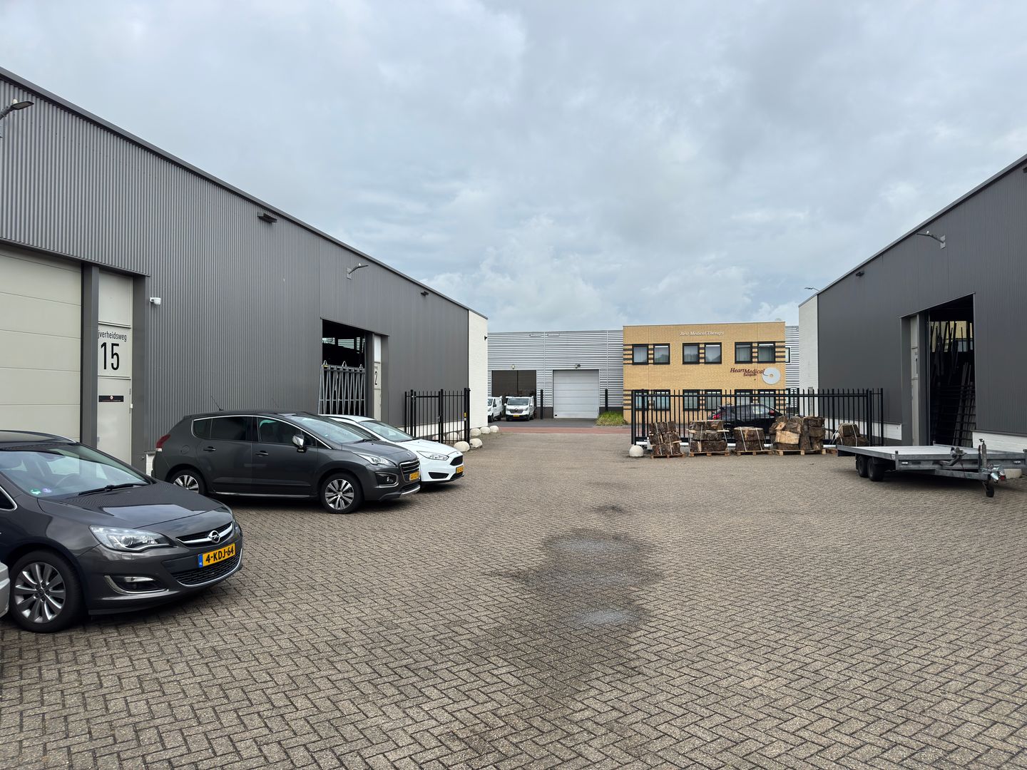 View photo 3 of Nijverheidsweg 15
