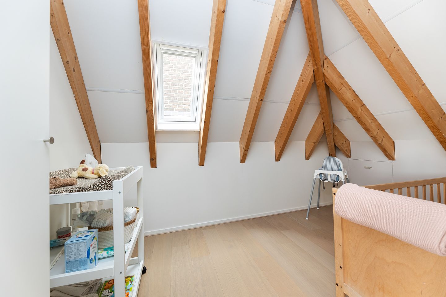 Photo 19 of Van Karnebeekstraat 91-A