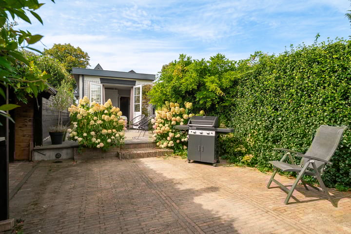 Photo 41 of Kennemerstraatweg 236