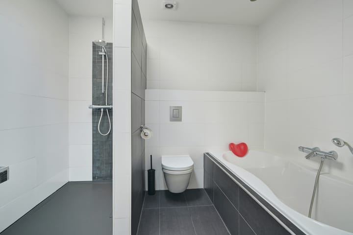 Photo 41 of Valkenierslaan 240