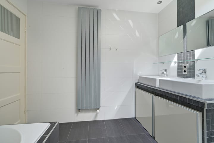 Photo 42 of Valkenierslaan 240