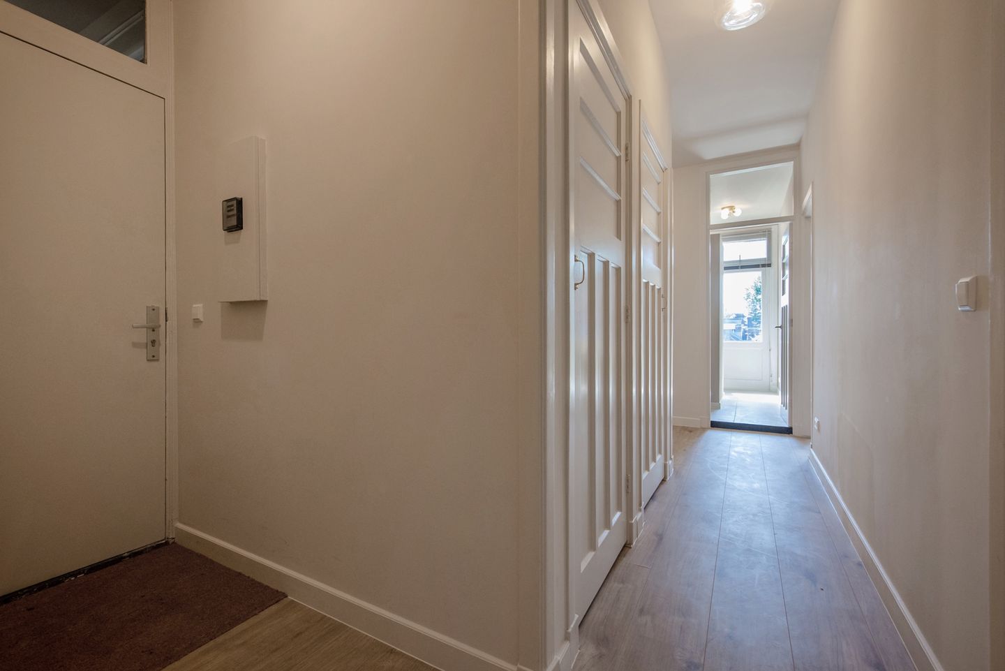 Foto 5 van Caan van Necklaan 156