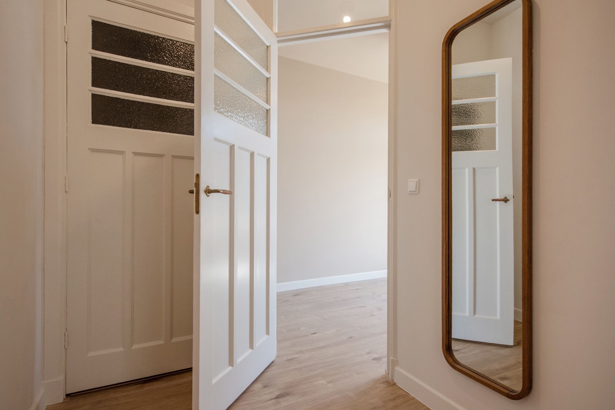 Foto 6 van Caan van Necklaan 156