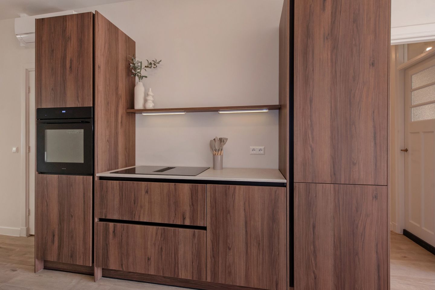 Foto 14 van Caan van Necklaan 156