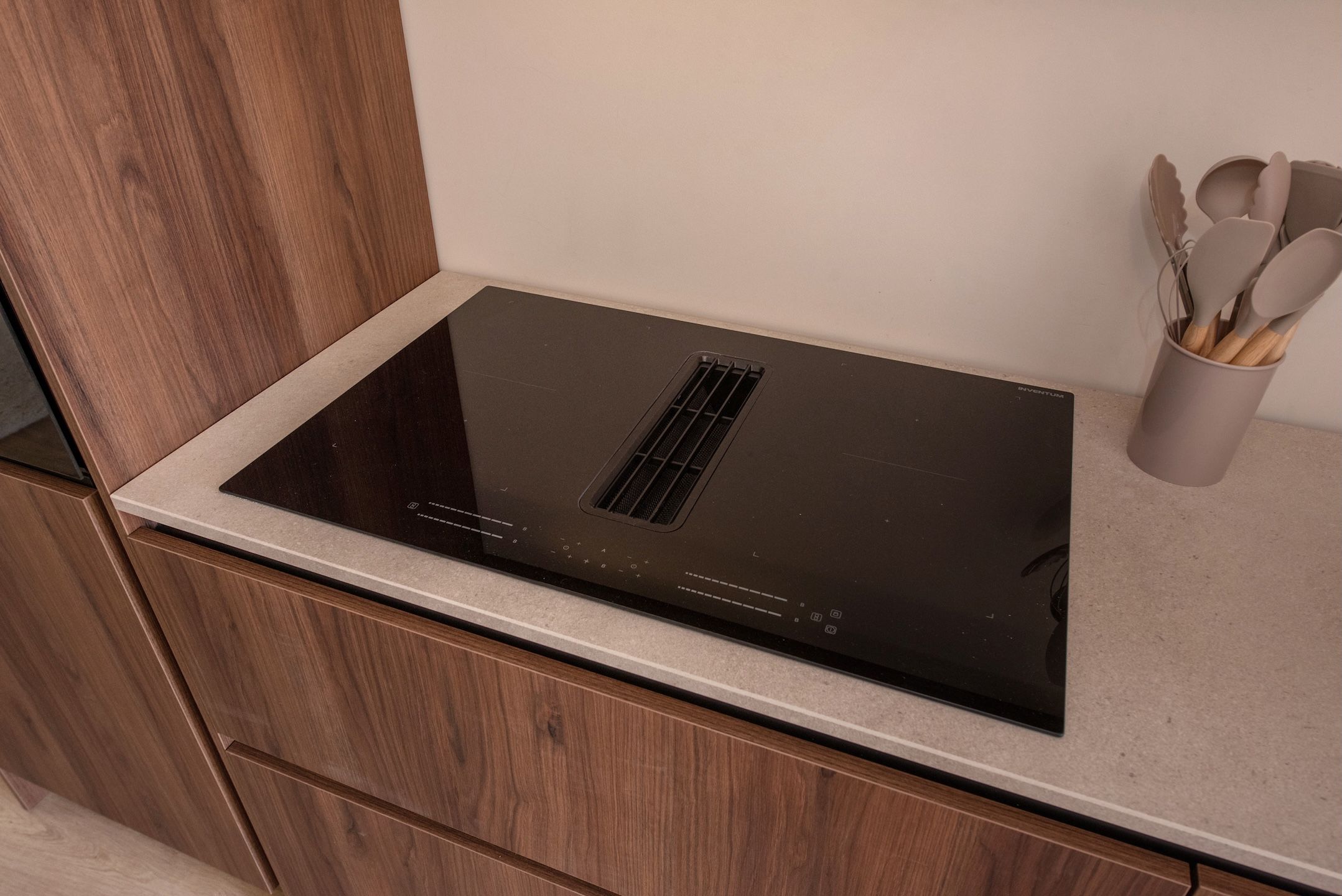 Foto 15 van Caan van Necklaan 156