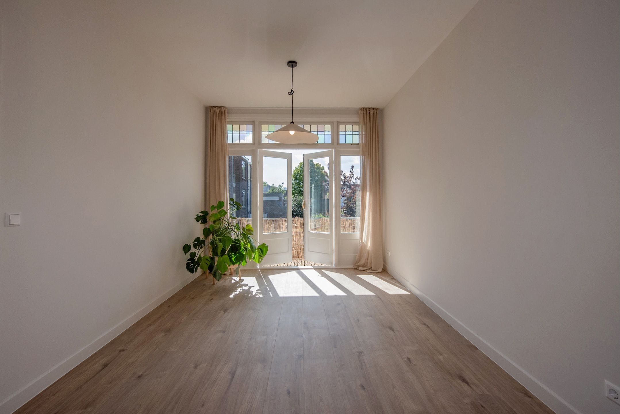 Foto 18 van Caan van Necklaan 156