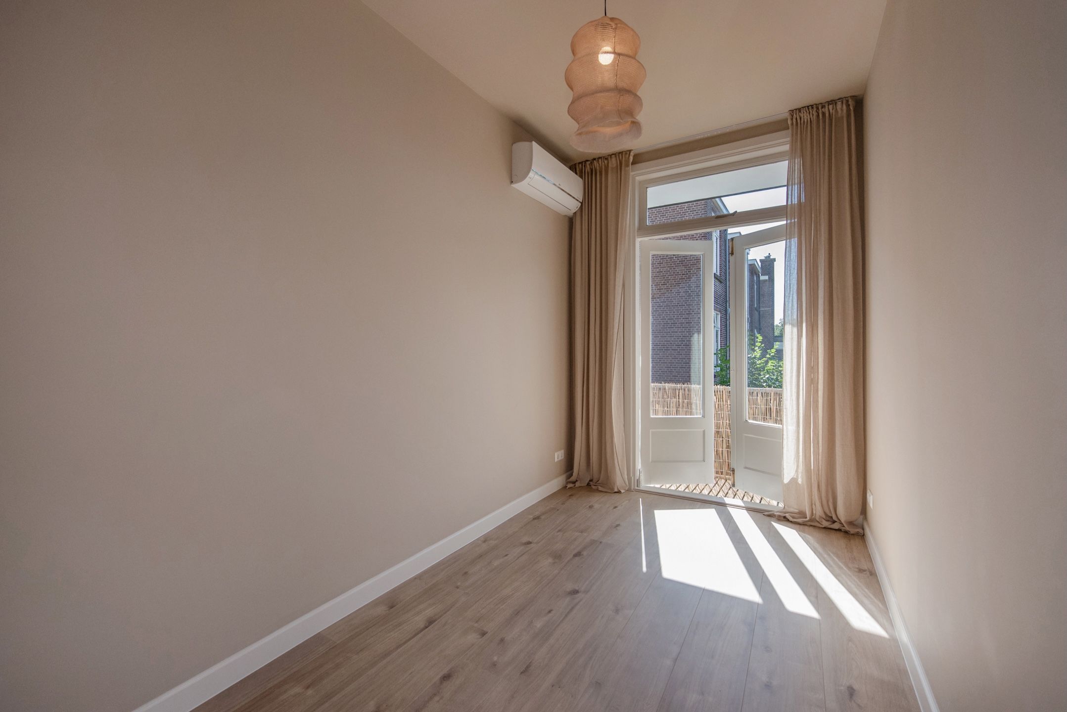 Foto 27 van Caan van Necklaan 156