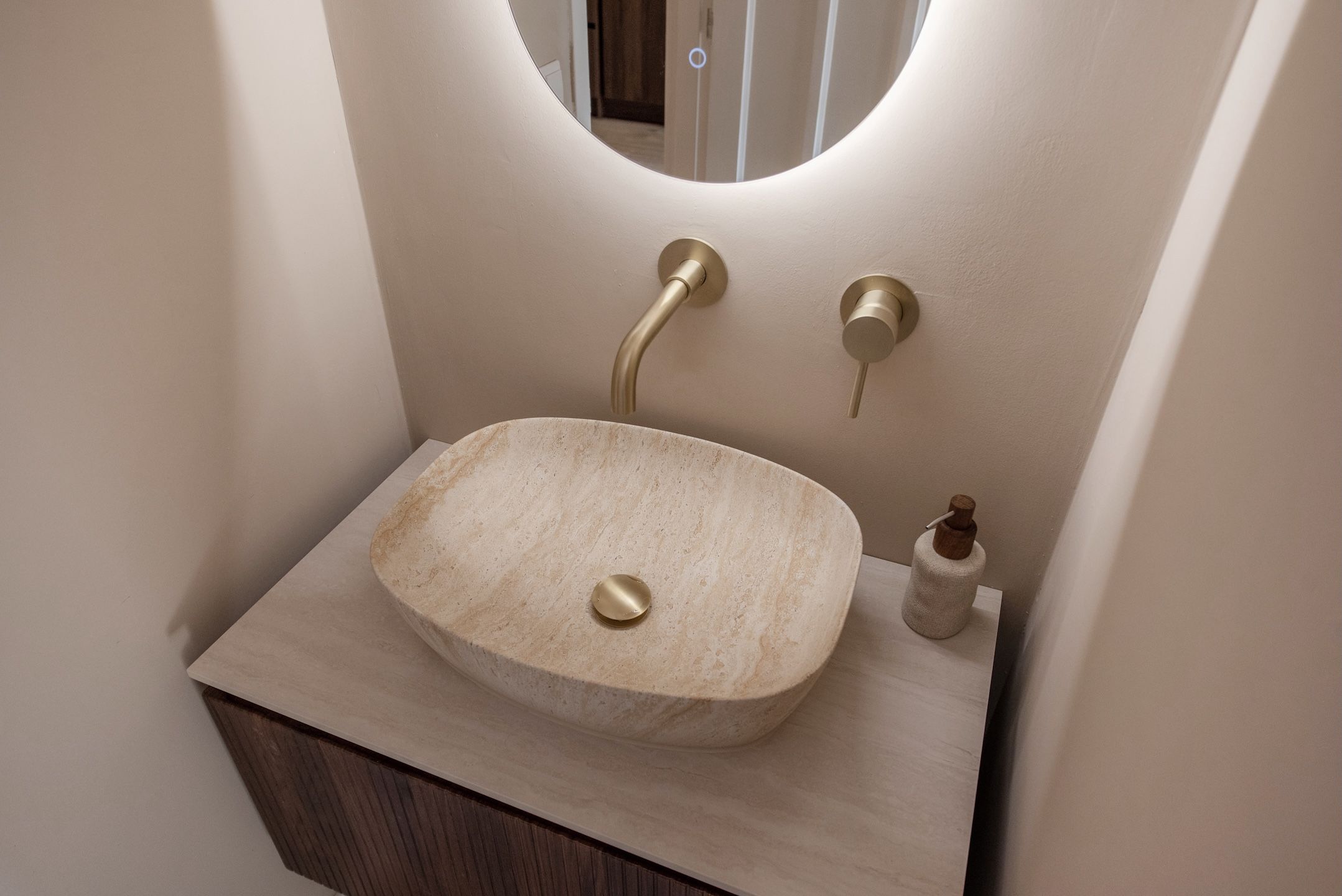 Foto 33 van Caan van Necklaan 156