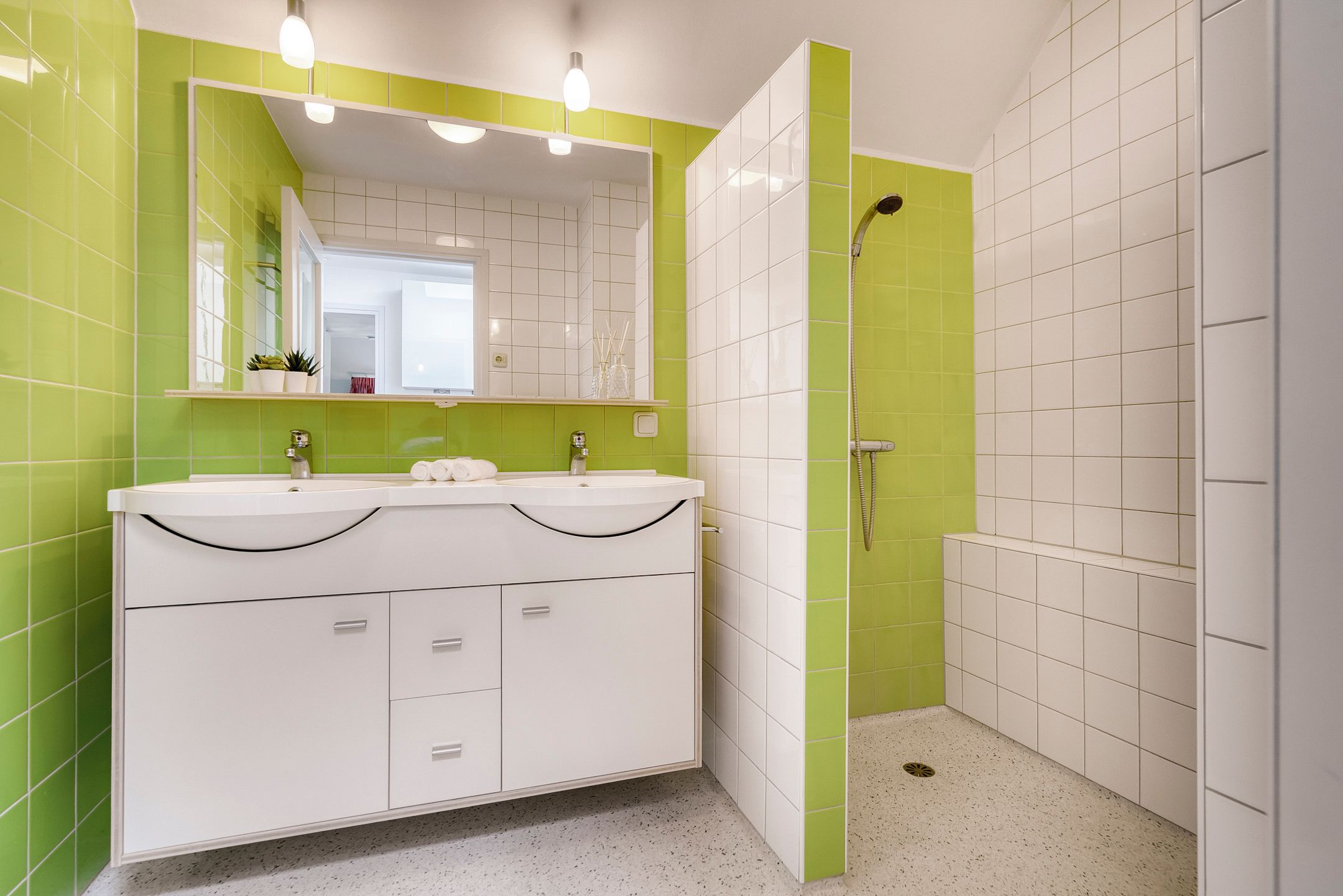 Photo 39 of Nederhoven 31