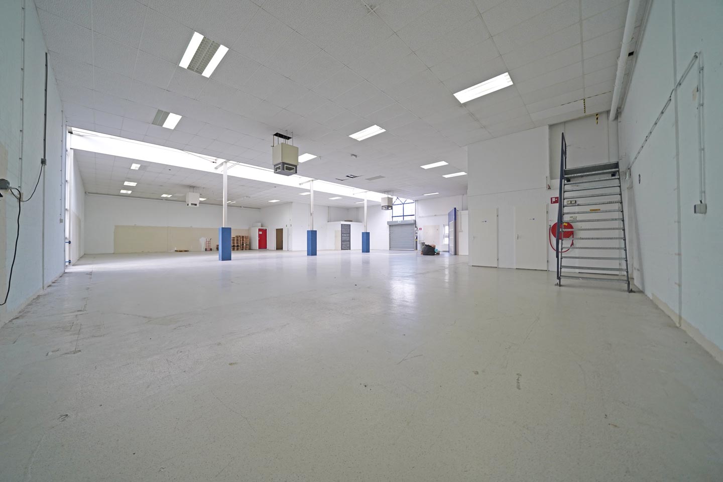View photo 2 of Randstad 21 1