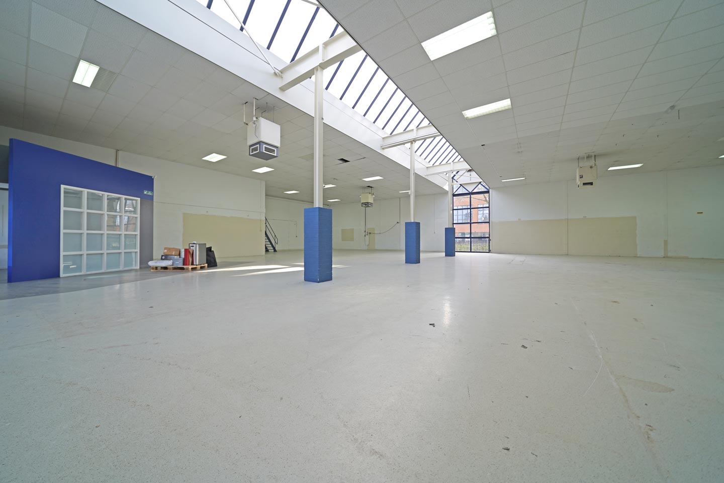 View photo 4 of Randstad 21 1