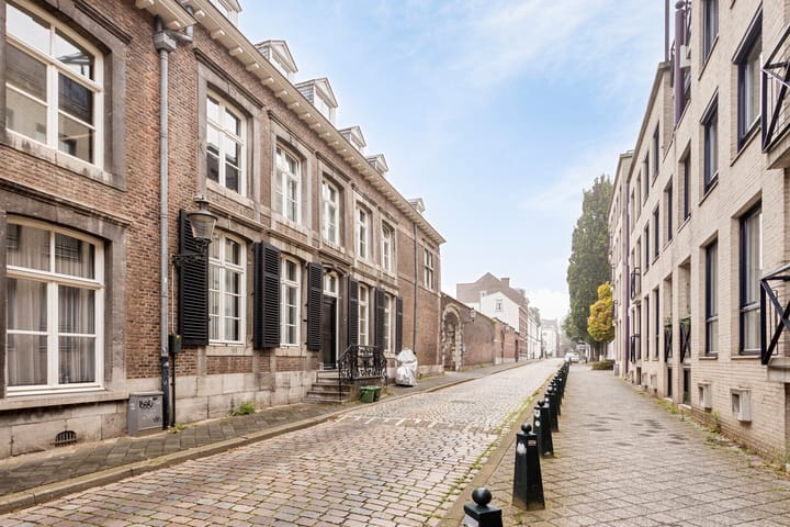 Photo 2 of Abtstraat 14-E