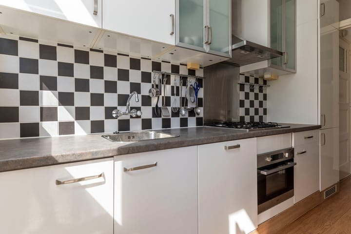 Foto 10 van Luzacstraat 24-B02