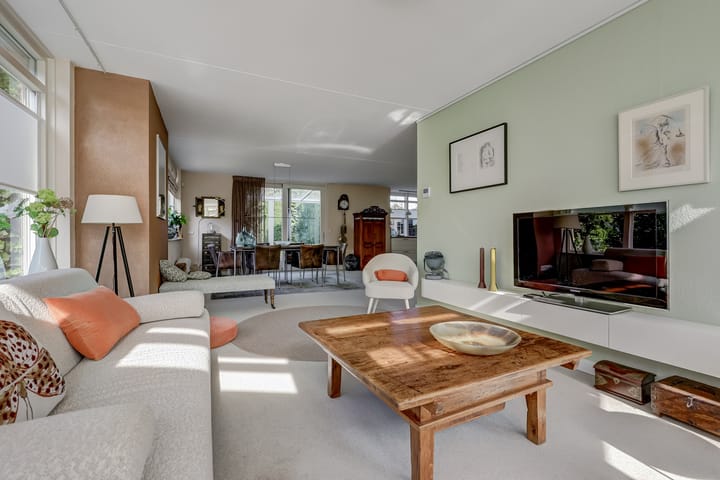 Photo 4 of Akelei 47