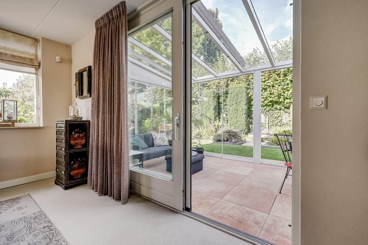 Photo 11 of Akelei 47