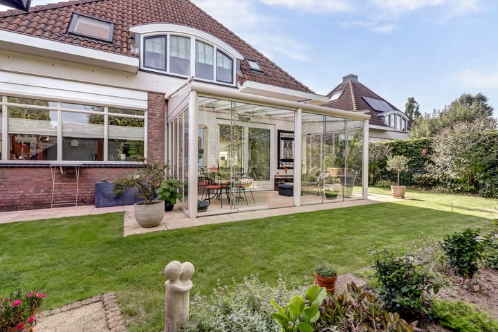 Photo 2 of Akelei 47