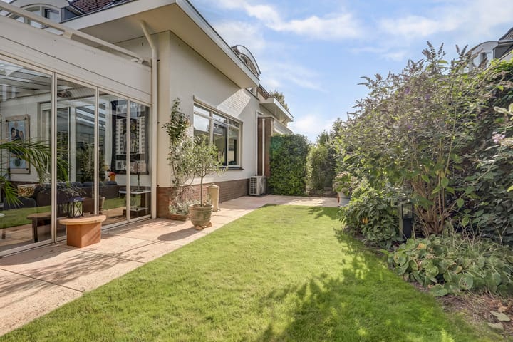 Photo 3 of Akelei 47