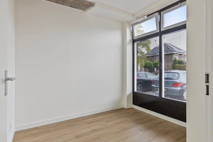 Photo 11 of Bosstraat 4-A