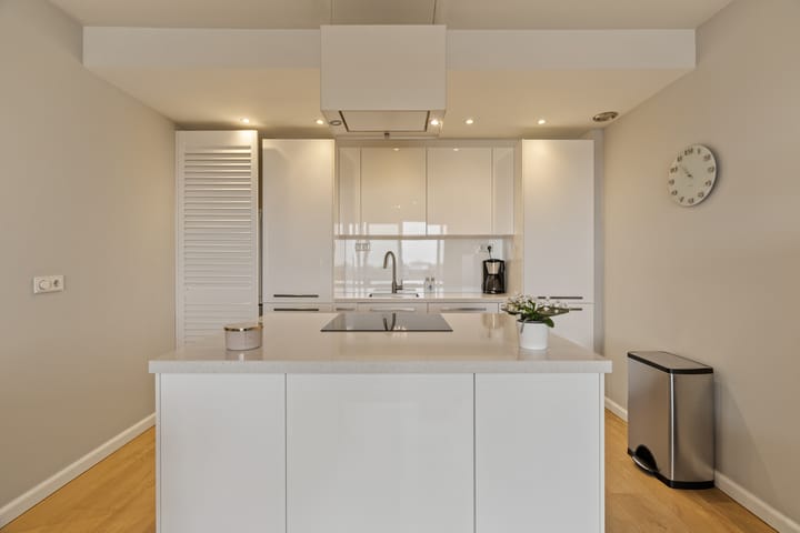 Photo 12 of Duinroos 37