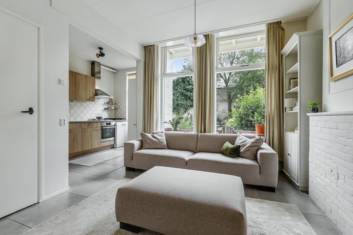 Photo 10 of Paulstraat 100