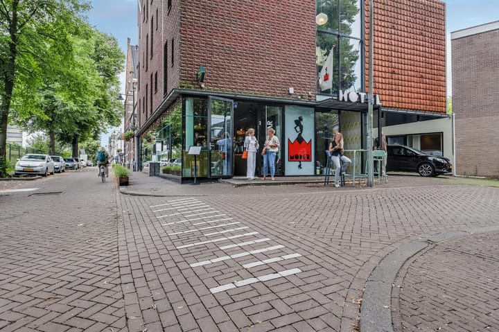 Photo 40 of Paulstraat 100