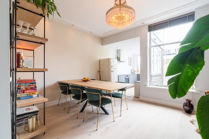 Foto 2 van Warmoezierstraat 5-B