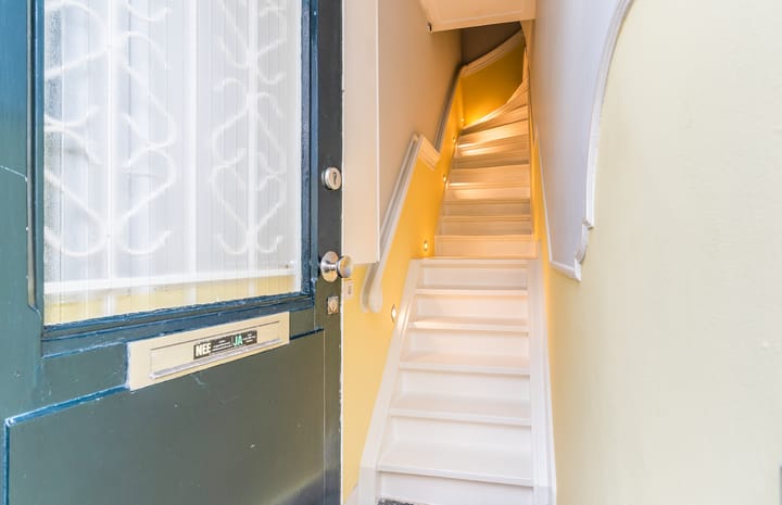 Foto 8 van Warmoezierstraat 5-B