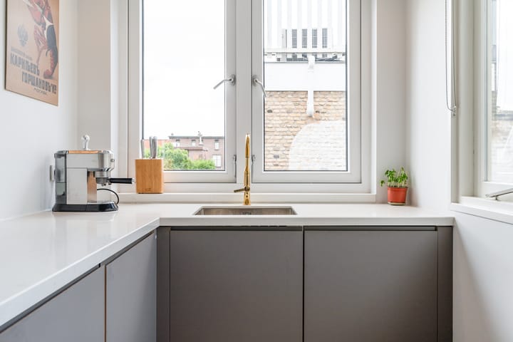 Foto 10 van Warmoezierstraat 5-B