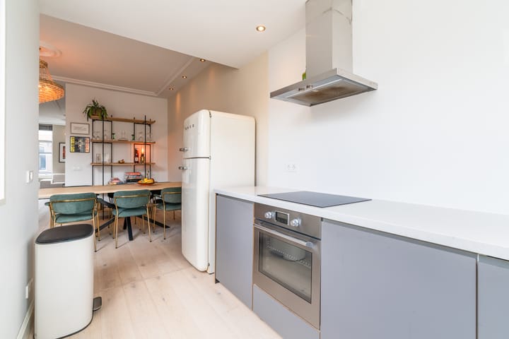 Foto 11 van Warmoezierstraat 5-B