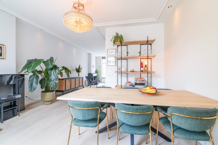 Foto 13 van Warmoezierstraat 5-B