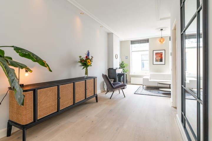 Foto 15 van Warmoezierstraat 5-B