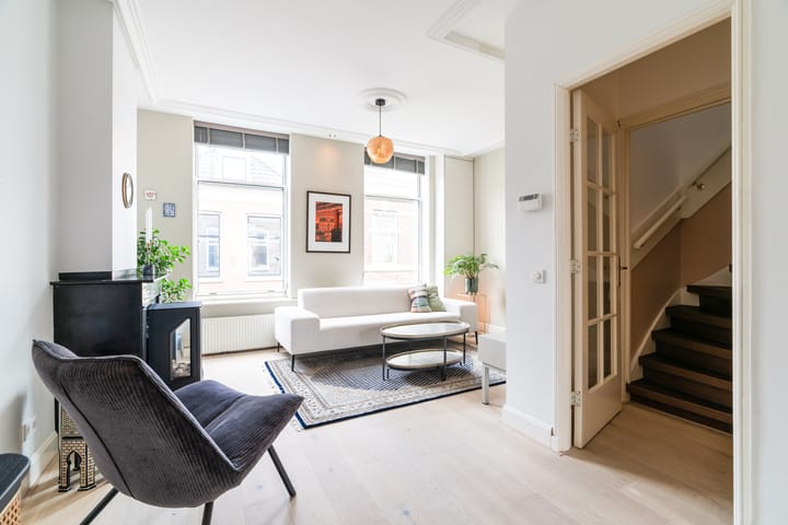 Foto 18 van Warmoezierstraat 5-B