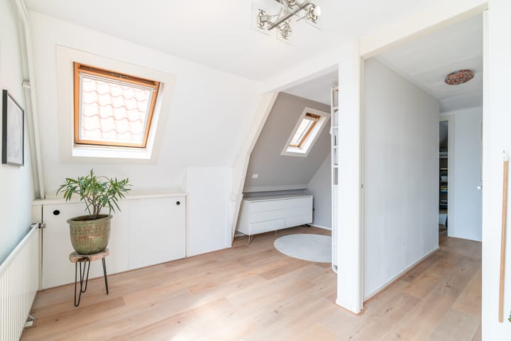 Foto 23 van Warmoezierstraat 5-B