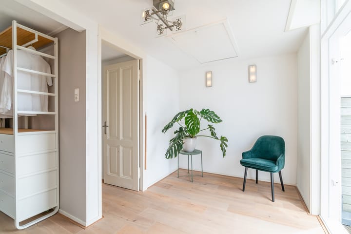 Foto 24 van Warmoezierstraat 5-B