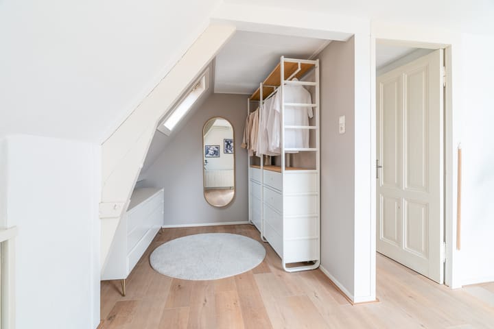 Foto 25 van Warmoezierstraat 5-B