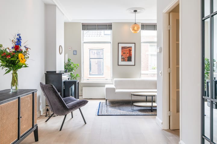 Foto 16 van Warmoezierstraat 5-B