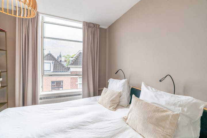 Foto 32 van Warmoezierstraat 5-B