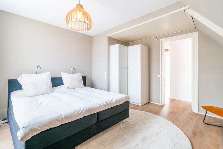 Foto 34 van Warmoezierstraat 5-B