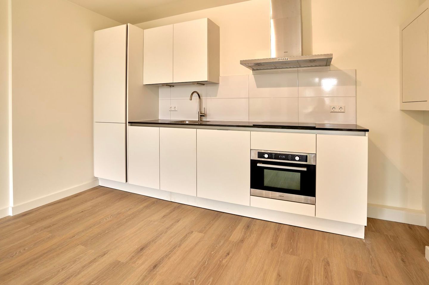 Photo 5 of Victor van Vrieslandstraat 8