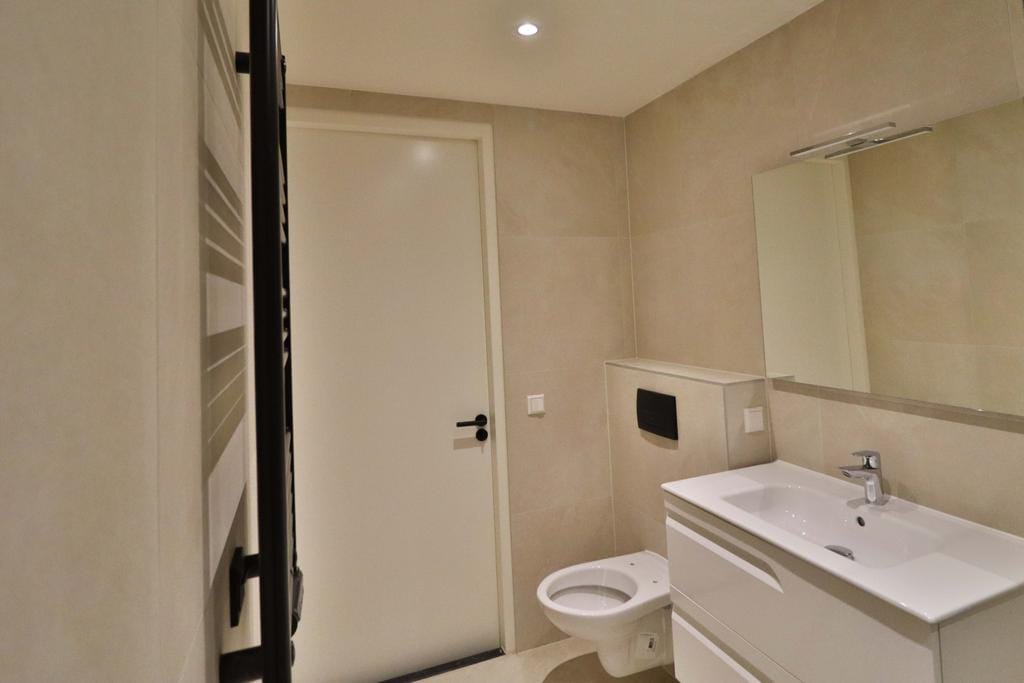 Photo 12 of Victor van Vrieslandstraat 8