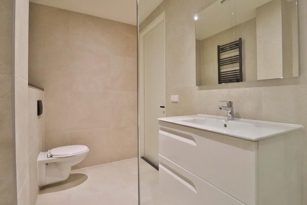 Photo 15 of Victor van Vrieslandstraat 8