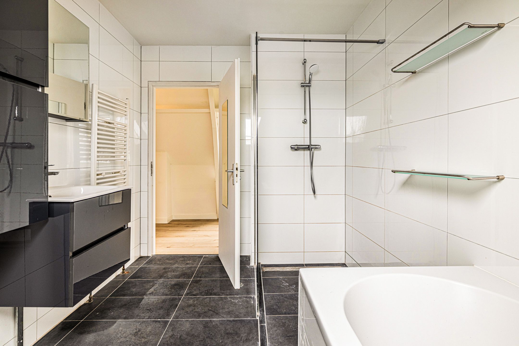 Photo 3 of Willem van Hillegaersbergstraat 117-C