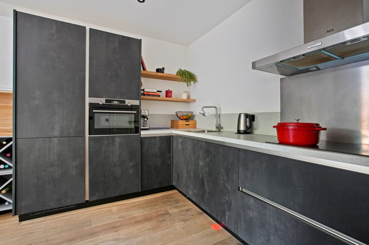 Photo 9 of Van Rappardstraat 6-H